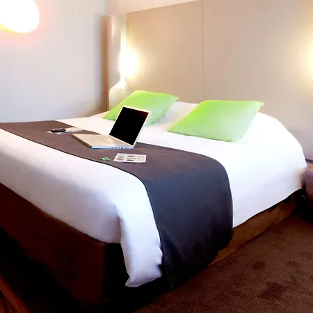 Hotel Campanile Nature Les Ulis