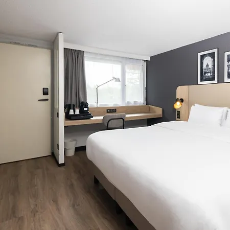 Hotel Campanile Nature Les Ulis